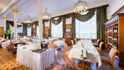 NP Černý les w pobliżu różowego szlaku: Hotel Palmenwald Schwarzwaldhof ze śniadaniem, basenem i saunami