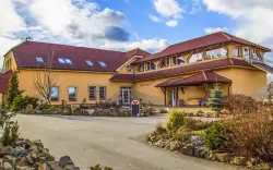 Południowe Morawy blisko Vyškova: Hotel Allvet *** w dawnym letnim Pałacu ze śniadaniem/obiadokolacją + sport