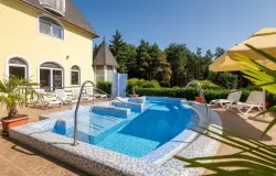 Węgry blisko granicy trzech krajów i kąpielisk termalnych: Gosztola Gyöngye Hotel z obiadokolacją i wellness