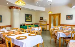 W restauracji będzie Pani/Pan delektować się posiłkami, Pensjonat Agrothermal Bešeňová