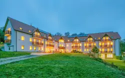 Rudawy: Pytloun Wellness Hotel Hasištejn **** z obiadokolacją, centrum wellness i pokojem gier + bowling