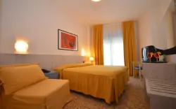 Pokoje, Hotel Olimpia ***, Bibione, Włochy