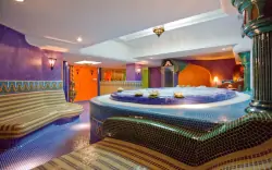 Hévíz zaledwie 2 km od jeziora termalnego w Amira Boutique Hotel z obiadokolacją i marokańskim wellness