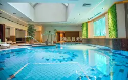 Hévíz zaledwie 600 m od jeziora termalnego w Hotelu Palace **** z obiadokolacją i wellness (basen i 3 sauny)
