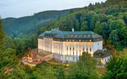 Radonove łaźnie Jáchymov: Hotel Radium Palace **** z obiadokolacją, centrum spa (baseny i sauny) + masaż