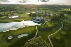 Węgry w pobliżu łaźni termalnych w Zala Springs Health & Golf Resort ze śniadaniem/obiadokolacją + wellness
