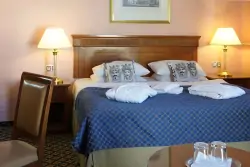 Wakacje w centrum Karlowych Warów: SPA Hotel Lauretta **** z obiadokolacją, prywatną sauną, masażem i łaźnią