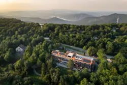 Wakacje na wsi w pobliżu Ostřihomi: 4* Cardoner Hotel és Konferenciaközpont z obiadokolacją i wellness 