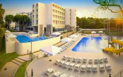Chorwacja: Biograd na Moru zaledwie 800 m od plaży w Hotelu Adria **** z pełnym wyżywieniem plus + 3 baseny