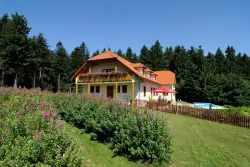 Białe Karpaty blisko Strážnicy i Luhačovic: Pensjonat Mikulčin vrch 799 m n. p. m. + śniadanie w formie bufetu
