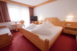 Pokój, Hotel Alpenfriede ***, Jerzens - Pitztal, Austria