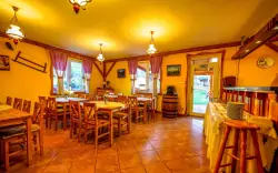 Wnętrze restauracji, Limbový dvor, Vrbov, Vysoké Tatry, Slovensko