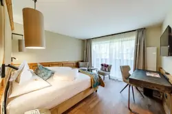 Nowoczesny pokój hotelowy, Wellness & Vital-Hotel Erica ****, Deutschnofen, Włochy