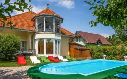 Pobyt 400 m od Balatonu w Admiral Family Resort **** ze śniadaniem, dostępem do wellness i odkryty basenem