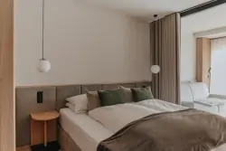 Łóżko, Hotel Das Paradies *****, Alpy Południowotyrolskie, Latsch, Włochy