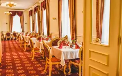 Restauracja, Zamek Kamienny Dwór, CHKO Slavkovský les