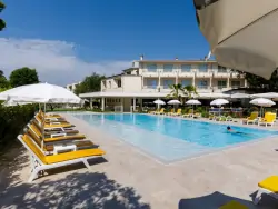 Jezioro Garda w kurorcie Sirmione: Hotel Du Parc **** z obiadokolacjami, basenem zewnętrznym i jacuzzi 