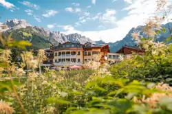 Region Hochkönig: Maria Alm w 4* Hotelu & SPA Urslauerhof ze śniadaniem lub obiadokolacją oraz wellness 750 m²