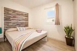 Nowoczesny pokój hotelowy, Onda Blu Resort ****, Manerba del Garda, Włochy