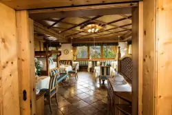 Restauracja z drewnem, Hotel Lagorai Panoramic Resort ****, Cavalese, Włochy