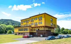 Pobyt w sercu Jesioników: Hotel Zlatý Chlum *** ze śniadaniem/obiadokolacją, prywatnym wellness i drinkiem 