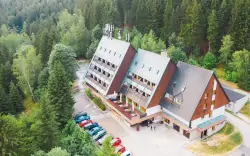 Karkonosze: Wakacje w Parkhotelu Harrachov *** z kartą zniżkową Harrachov Card i obiadokolacją + piwo i wino 