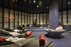 Pobyt blisko Jeziora Macha: 4* City Hotel Morris Česká Lípa ze śniadaniem + wellness lub wizyta w hutach szkła