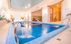 Węgry, przy uzdrowisku Kehidakustány, w Batthyány Kastélyszálló **** z termalnym wellness i obiadokolacją
