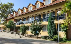 Fasada budynku, Touring hotel ** Berekfürdő, Berekfürdő, Węgry