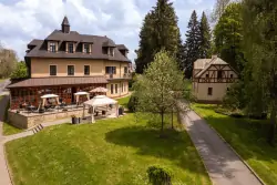 Mariańskie Łaźnie: Wellness Golf Hotel Morris **** ze śniadaniami w formie bufetu, jacuzzi, sauną i zabiegami 
