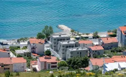 Chorwacja koło Omiša: Hotel Nestos **** bezpośrednio przy plaży ze śniadaniem lub obiadokolacją i basenem 