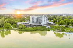 Pobyt nad brzegiem Balatonu w Hotelu Helikon **** z obiadokolacjami i dostępem do wellness z basenem, jacuzzi 