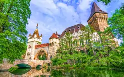 Pobyt w centrum Budapesztu przy zoo i Zamku Vajdahunyad w Hotelu Benczúr *** ze śniadaniami + dziecko gratis