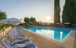 Wakacje nad Lago di Garda, zabytki i parki rozrywki: Camping Fontanelle **** z obiadokolacją i basenem 