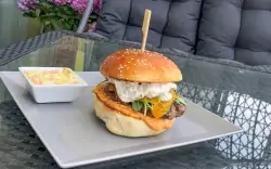 Zapraszamy na hamburgera, Hotel Aréna ***, Bílé Karpaty