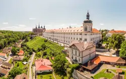 Kutná Hora z widokiem na świątynię św. Barbary ​​we współczesnej Willi U Varhanáře *** z obiadokolacją + wino 