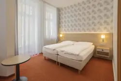 Pobyt spa w Mariańskich Łaźniach w Hotelu Flora *** z basenem, z 20 zabiegami i pełnym wyżywieniem