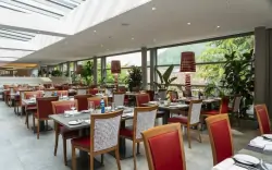 Przeszklona restauracja, Parco San Marco Hotels & Beach Resort ****, Cima di Porlezza (CO), Włochy
