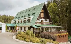 OChK Beskidy w pobliżu Pusteven: Staré Hamry w Ski Parku Gruň ze śniadaniem, sauną i rowery