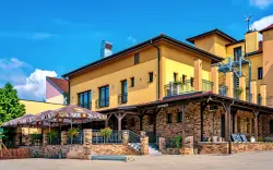 Slovácko: Pobyt w Bzencu w pobliżu Zamku w Hotelu Lidový dům *** butelka wina i degustacja wina, obiadokolacja