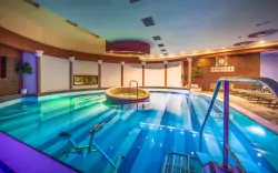 Dunajská Streda: Therma Nea z obiadokolacją, światem basenów i wellness + dzieci do lat 11 gratis