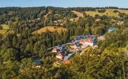 Relaks w Górach Izerskich: Joga & Wellness Resort Uko ze śniadaniem/obiadokolacją + basen i 3 sauny
