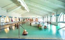 Wielki Meder tylko 1 km od Thermal Corvinus: Apartamenty Alice aż dla 6 osób, własna kuchnia + jacuzzi