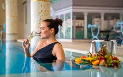 Mariańskie Łaźnie: 5* Hotel Esplanade Spa & Golf Resort z basenem, łaźniami rzymskimi i zabiegami + śniadanie