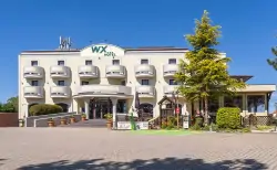 Bratislava u Devínského hradu: WX Hotel Bratislava ze śniadaniem i prywatnym dostępem do wellness 