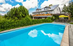 Morawy w pobliżu miejsc wycieczkowych: Ośrodek rekreacyjny Na Troják z obiadokolacją, basenami i jacuzzi