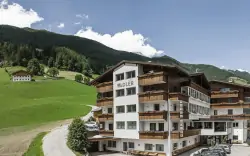 Wakacje w Południowym Tyrolu w Hotelu Adler *** z  obiadokolacją, wellness i kartą na darmowy trans