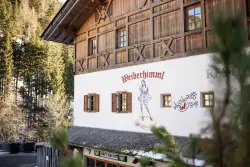 Włochy: południowy Tyrol i malownicza dolina Ultental w Skihotel Weiberhimml *** z obiadokolacją i wellness 