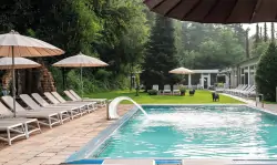 Ciche wakacje w Nadrenii: Wesel w Waldhotel Tannenhäuschen ****superior ze śniadaniem + 2 baseny i 7 saun