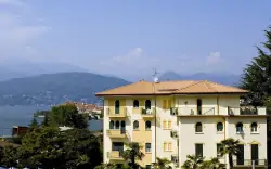 Włochy nad jeziorami i parkami przyrody: Hotel Flora *** nad brzegiem Lago Maggiore ze śniadaniemobiadokolacją